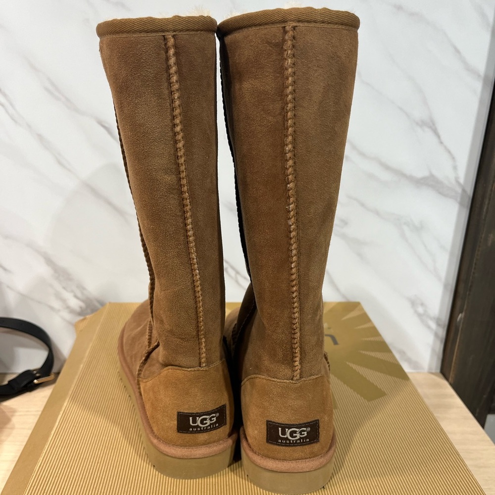 New Ugg classic tall size 8